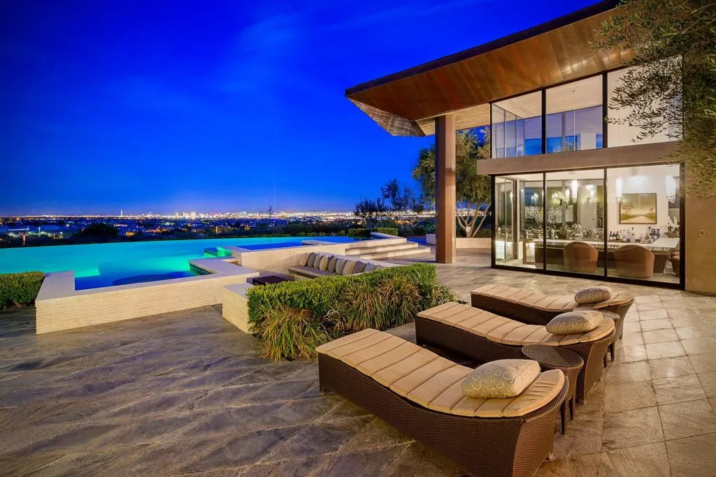 Top 4 Things Luxury Home Buyers Are Looking For
